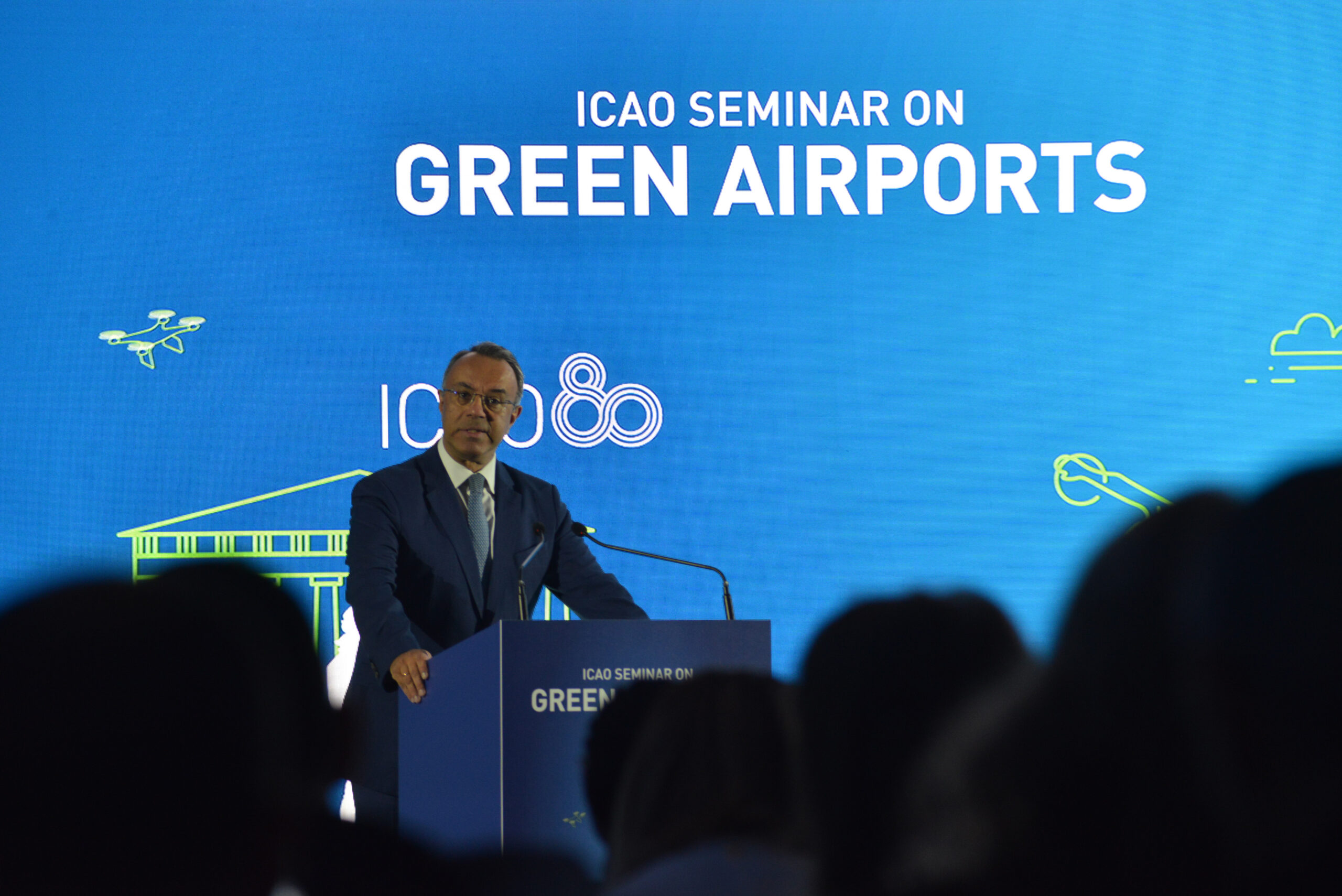 Σταϊκούρας: Οι τέσσερις ενέργειες της Ελλάδας για να γίνουν «πράσινα» τα αεροδρόμιά της