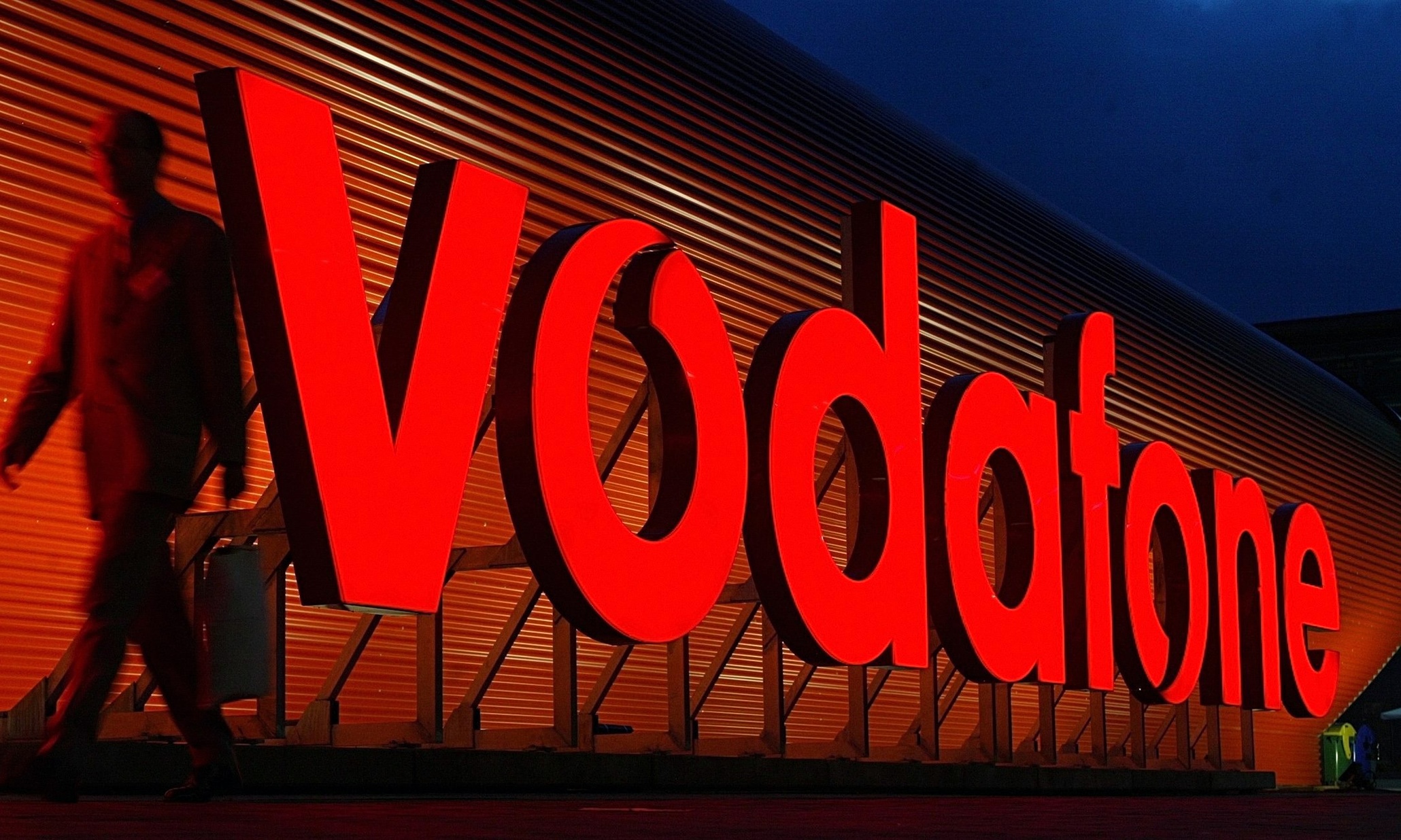Διαρροή δεδομένων στη Vodafone – Προσωπικά στοιχεία συνδρομητών στο «σκοτεινό διαδίκτυο»