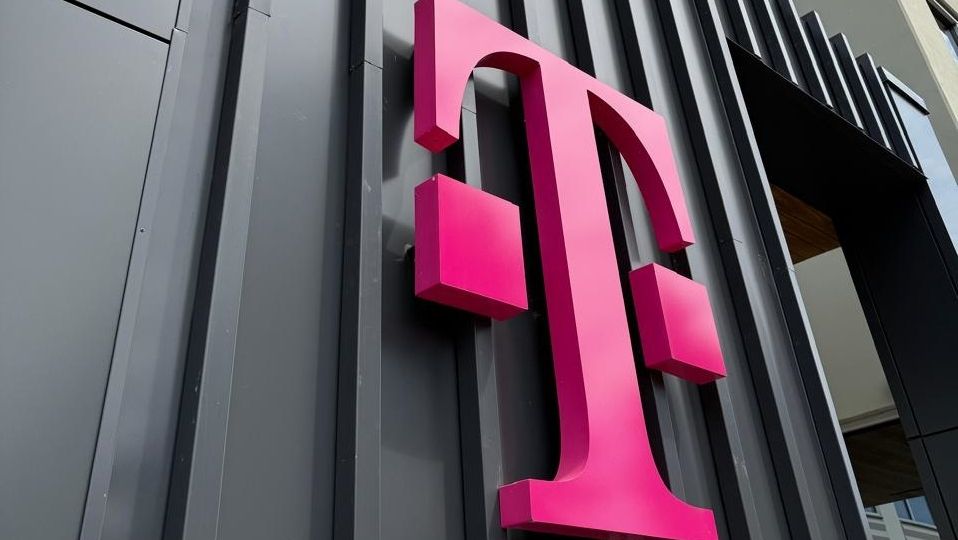 ΟΤΕ: Η Telekom κατεβαίνει στην Αθήνα. Το rebranding σηματοδοτεί την πλήρη ενσωμάτωση του ελληνικού ομίλου