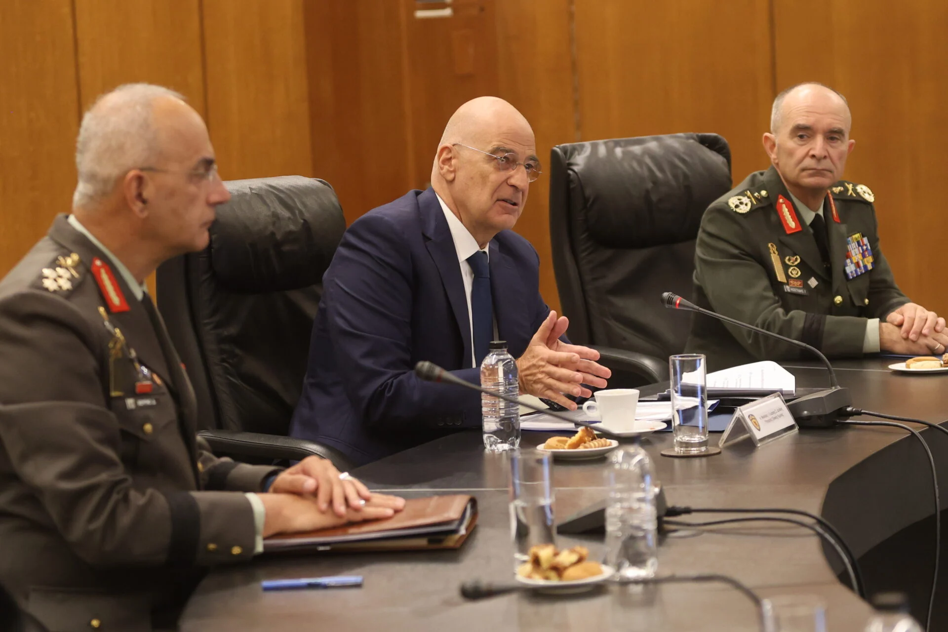 Ένοπλες Δυνάμεις: Συγχωνεύονται 56 μονάδες και 126 εγκαταστάσεις – Drones, δορυφόροι και εξοικονόμηση πόρων